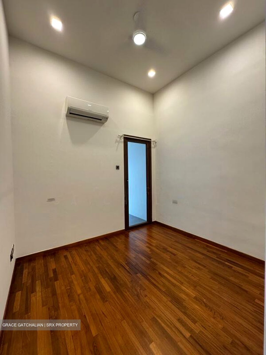 Hillcrest Park (D11), Terrace #518362781